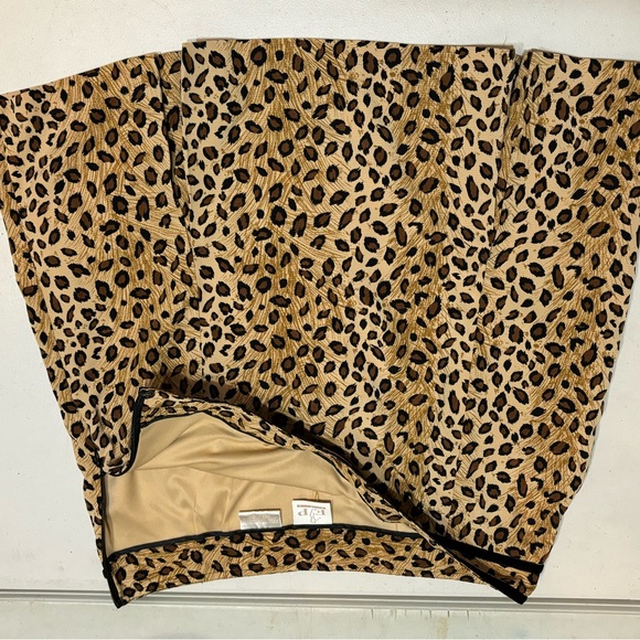 EP Pro Golf Skort 12Multicolored Animal Print Black Trim  Side ZIP Lining EUC - Picture 7 of 12